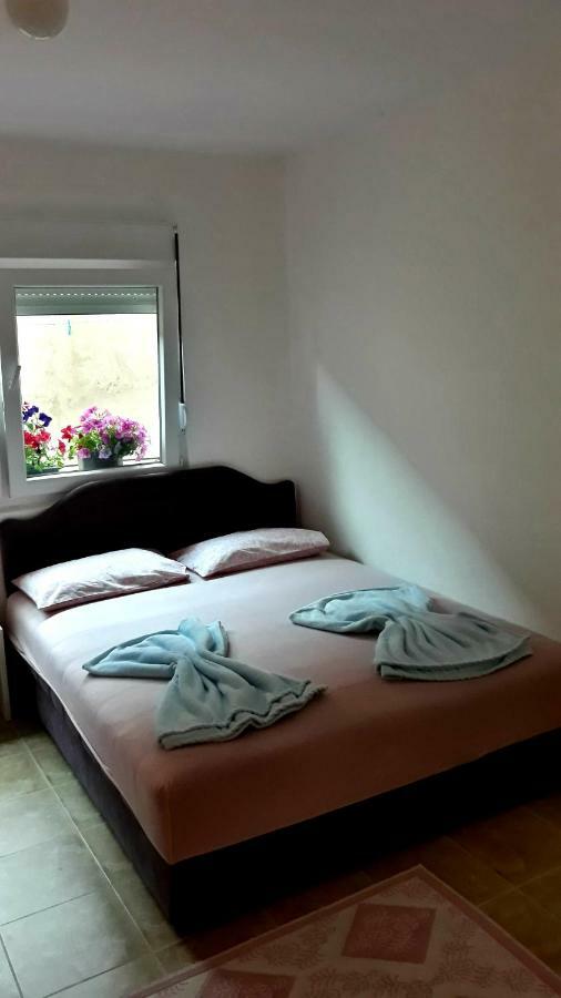 Apartman Tatjana Сутоморе Екстериор снимка